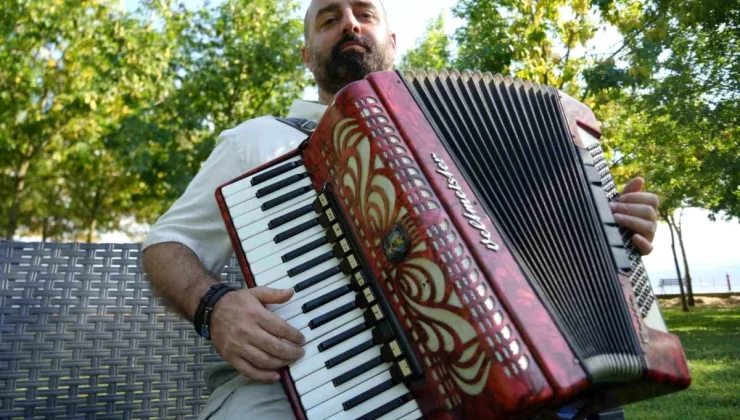 Depremde kaybettiği aşkı için şarkı yazan adamın hikayesi