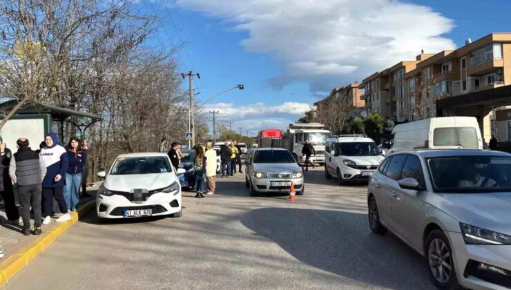 Kocaeli’de Babaanne ve Torununa Otomobil Çarptı